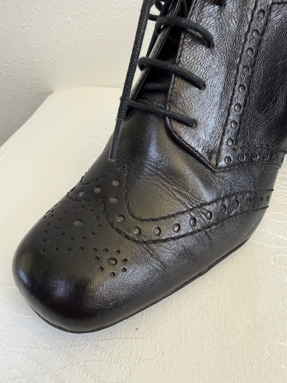 Franco Sarto Devote Black Leather Oxford Heels Size 9 Wingtip Brogue - Picture 8 of 8